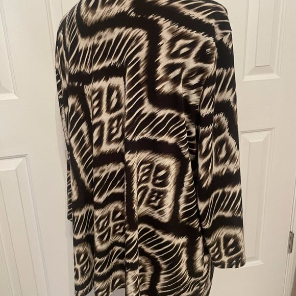 Chico's Easywear Black and Beige Light-Weight Asymmetrical Cardigan, Size 3 - Picture 4 of 7